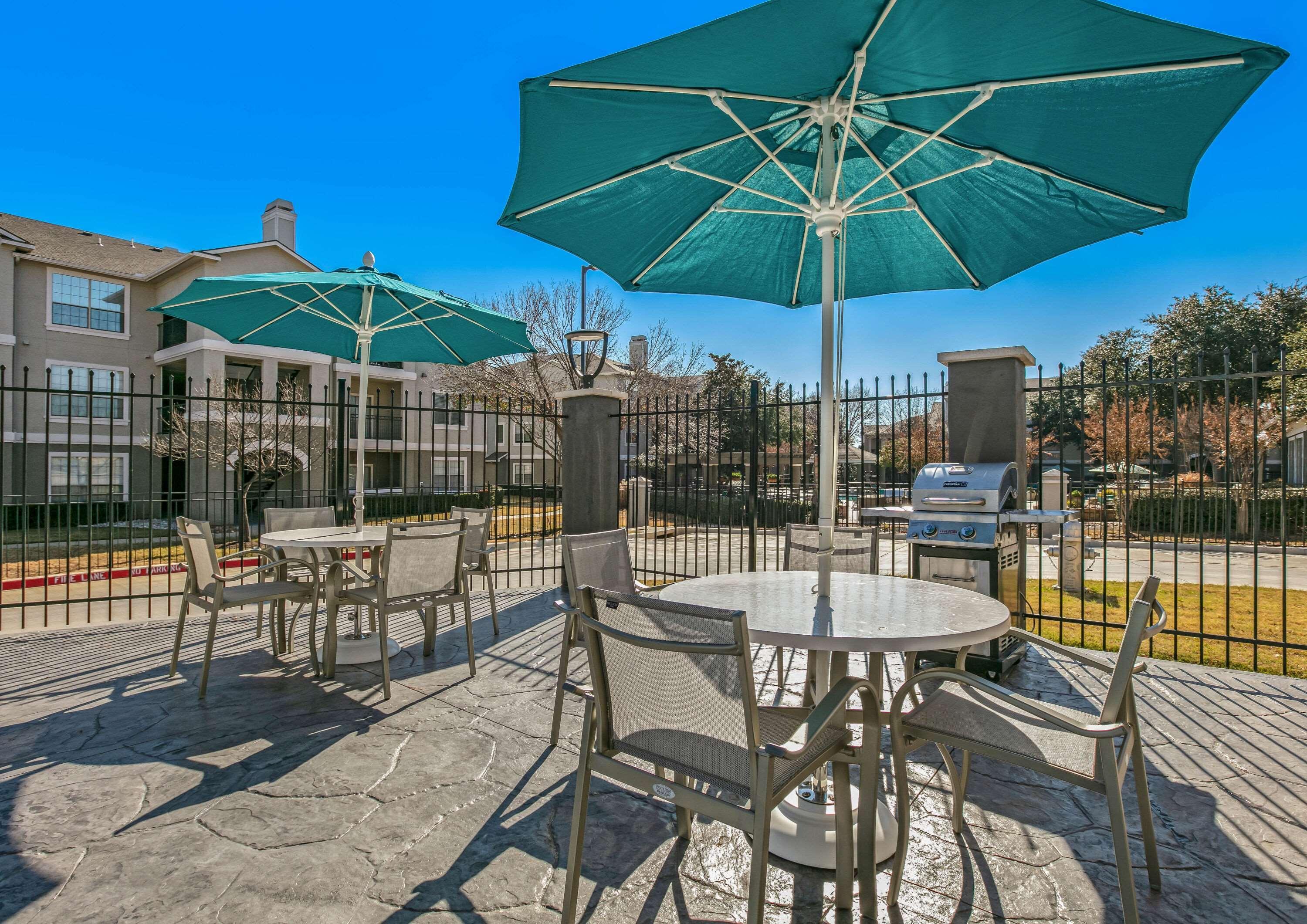 La Quinta Inn & Suites Dfw West-Glade-Parks Euless Exterior foto