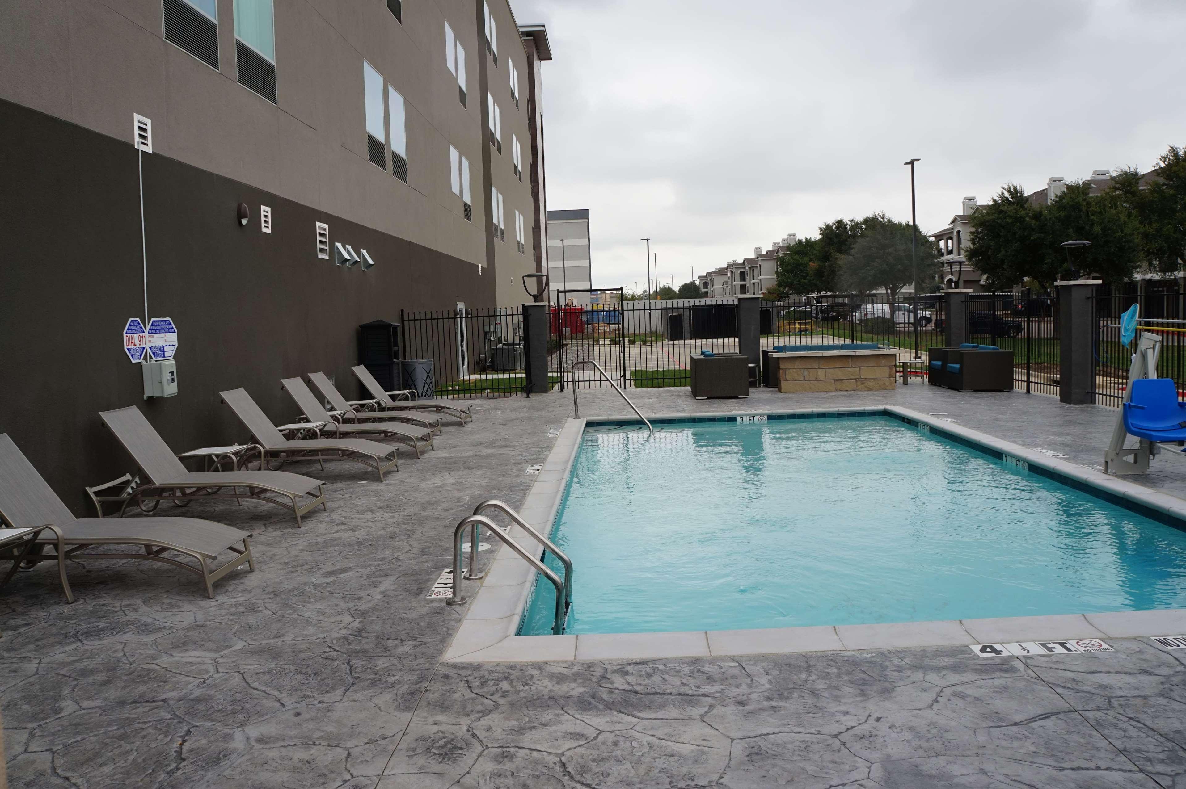 La Quinta Inn & Suites Dfw West-Glade-Parks Euless Exterior foto