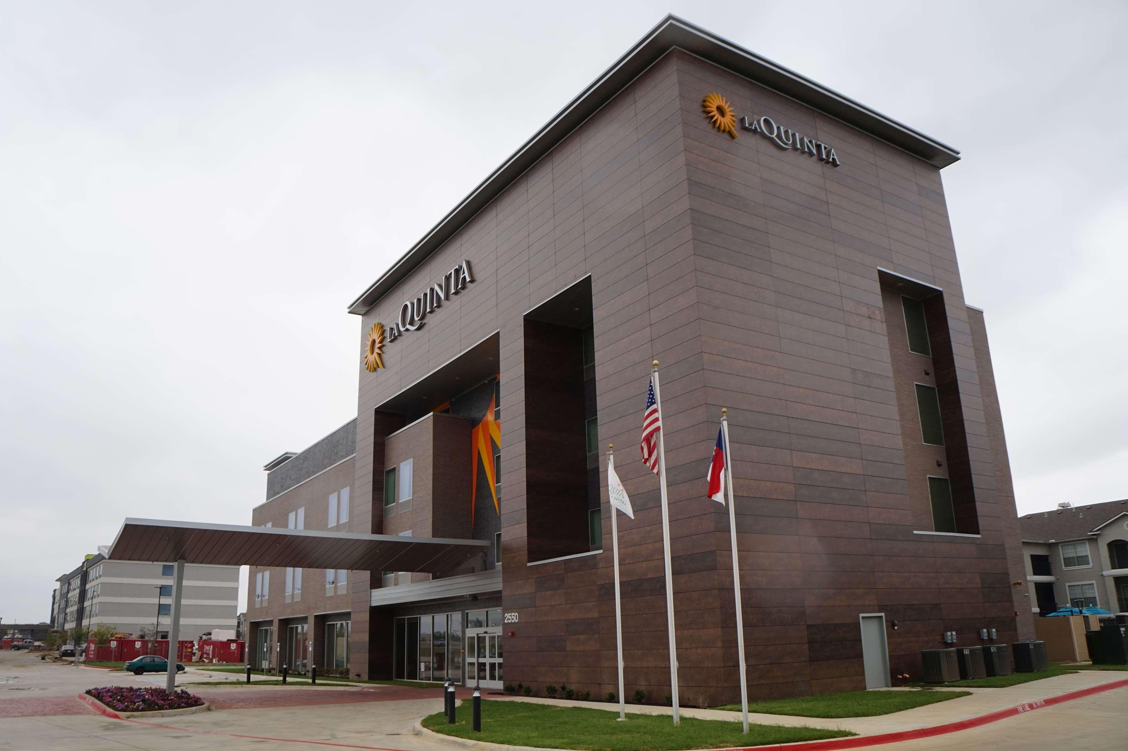 La Quinta Inn & Suites Dfw West-Glade-Parks Euless Exterior foto